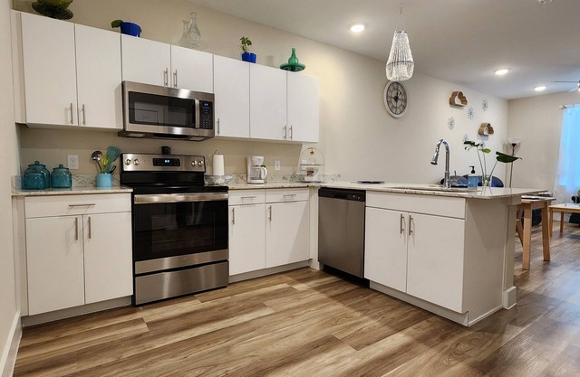 Luxurious & Peaceful Southtown Apartment- FULLY STOCKED