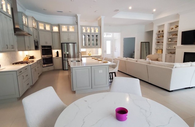 LUXURIOUS POOL AND SPA HOME n