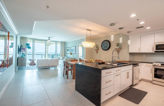 Luxurious Renovated Portofino 2BR Condo-Family Friendly Resort on the Beach!