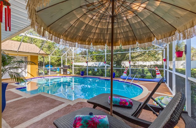 Luxurious Roman Style Pool Home in Brooksville Near Weeki Wachee and Beaches