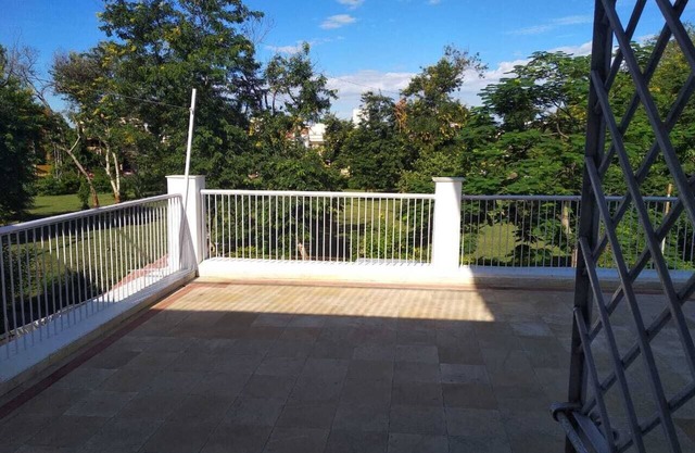 Luxurious Room with Balcony in Centrally located Bungalow
