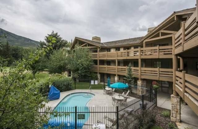 Luxurious & Spacious 2BR/2BA Condo