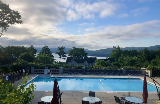 Luxurious townhouse with beautiful views of Lake George