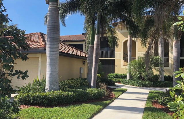 Luxurious Veranda Unit With Golf, Tennis, Pickleball and Lake & Golf Course View