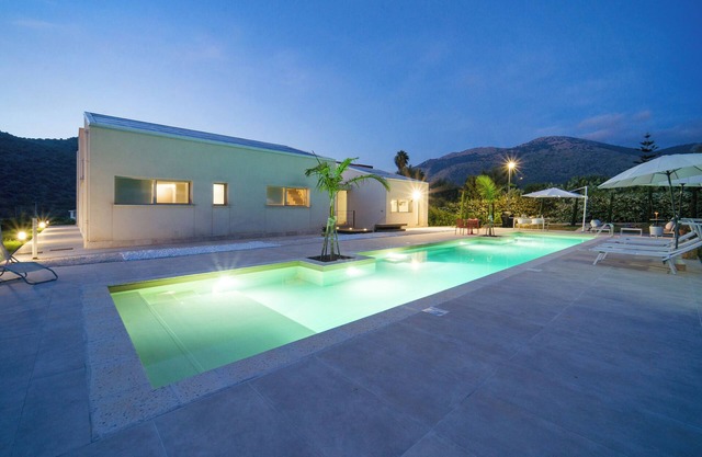 Luxurious villa, 2 pools, SPA and fitness area