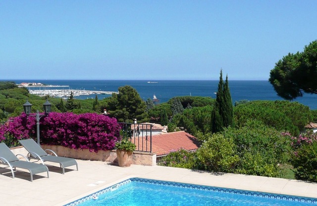Luxurious villa 8 persons Panoramic sea view Swimming pool 10x5m,300 m from the beach
