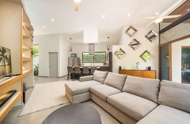 Luxurious Villa w/Butler Service ~ Steps to Beach