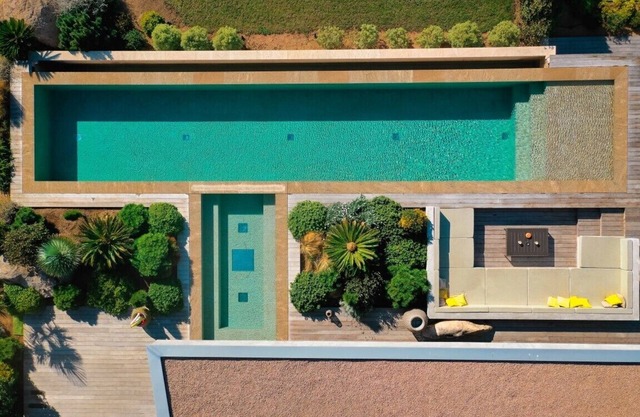 Luxurious villa, 400 m², 5 bedrooms, swimming pool, sea view