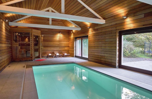 Luxurious villa in Stoumont with sauna