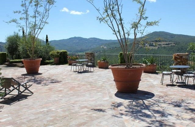 Luxurious villa on Tuscan/Umbria Border that sleeps up to 28