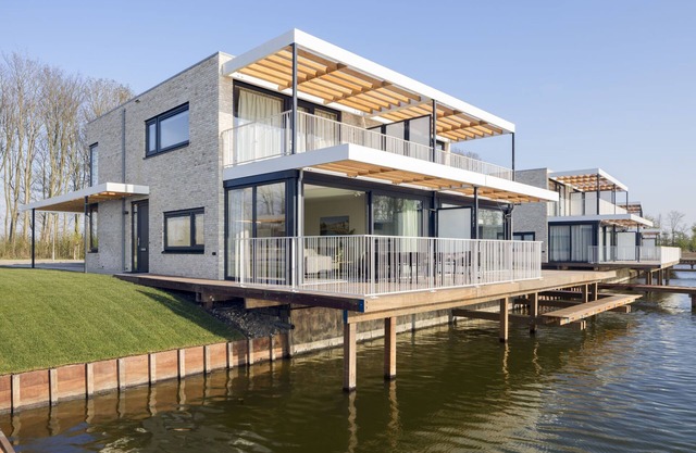 Luxurious villa with a jetty, close to Veerse Meer
