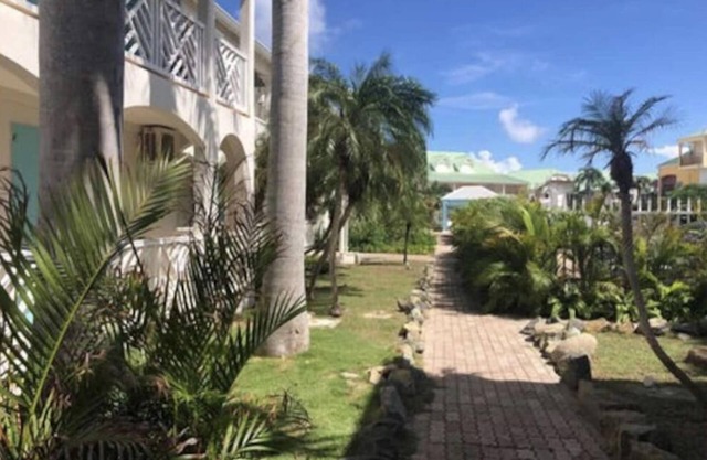 Luxurious waterfront Grand T3 on the beach of Orient Bay, swimming pool