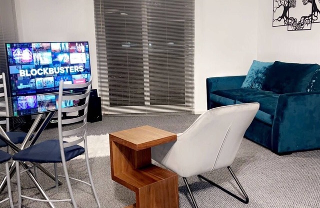 Luxury 1 Bed Apartment With Parking
