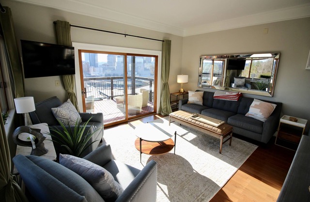 Luxury 1-Bedroom Apartment in Mount Adams, Close to Downtown and Stadiums