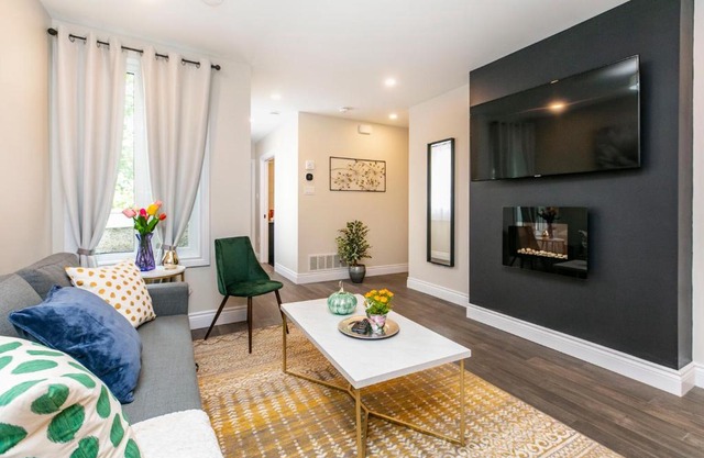 Luxury 1BR w King Bed - Near Byward Market