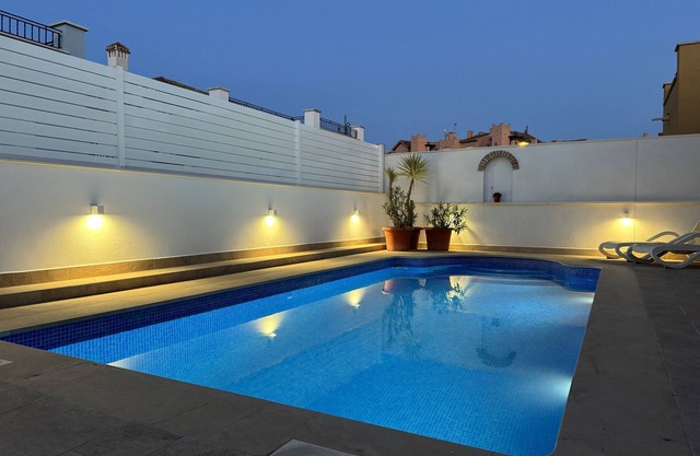 LUXURY 2 BED, 2 BATH DET VILLA WITH HEATED POOL AND SOUTH FACING GARDEN