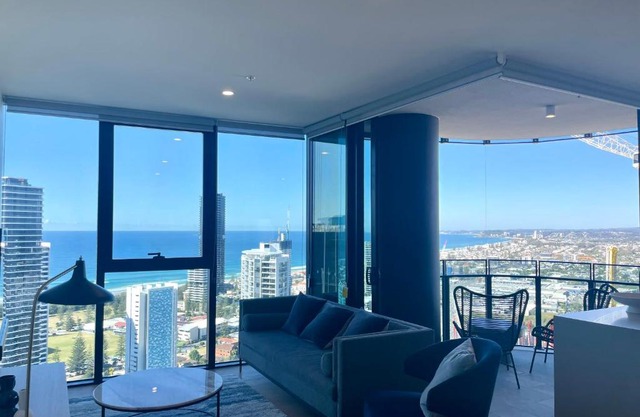 Luxury 2 bedrm apartment in Broadbeach- Be a Star in Tower One of the casino 2 bedroom apartment 334F