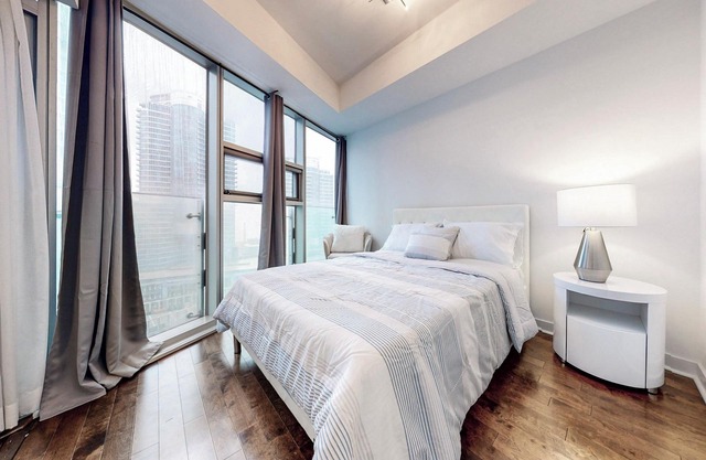 Luxury 2 Bedroom/2 Bathroom Downtown Toronto Condo!