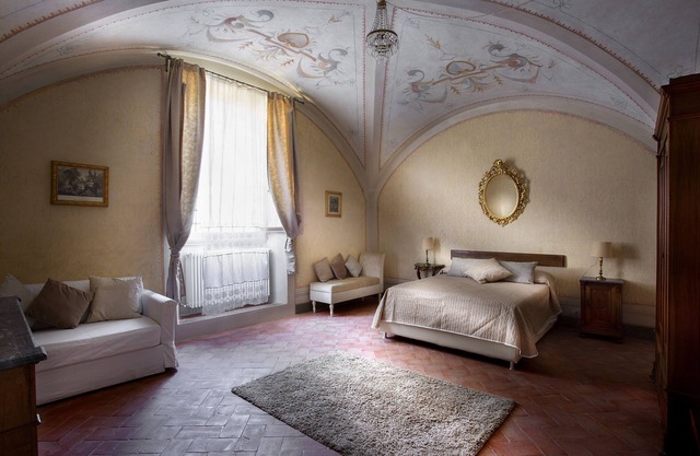 Luxury 2 bedroom apartment with independent entrance 8 km far from FLORENCE