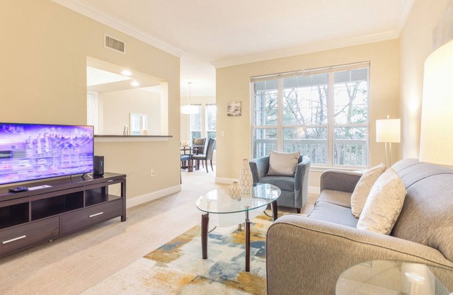 Luxury 2 BR/2 BATH Townhouse near I-95. Pet-Friendly!