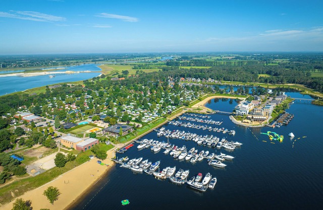 Luxury 2-person luxury waterhouse in the holiday park Landal Marina Resort Well