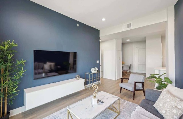 Luxury 2BD | DT Deep Ellum | 3 Beds | Free Parking