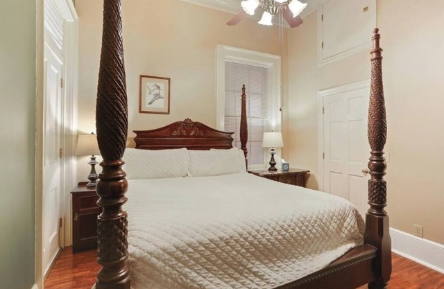 Luxury 2BR with 2 Bathroom Apartment in Grenoble House – Central French Quarter