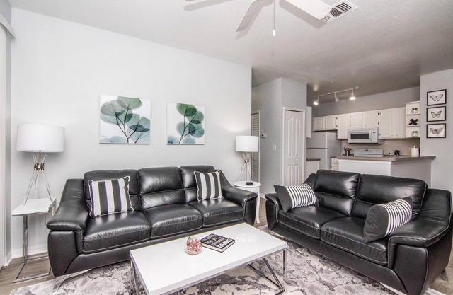 Luxury 3 Bedroom 2 Bath Condo. Close to Downtown Tampa.
