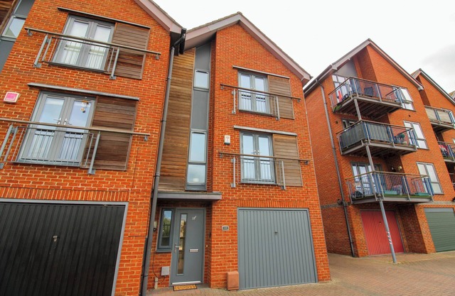 Luxury 3 bedroom 3 storey riverside living in a tranquil location.