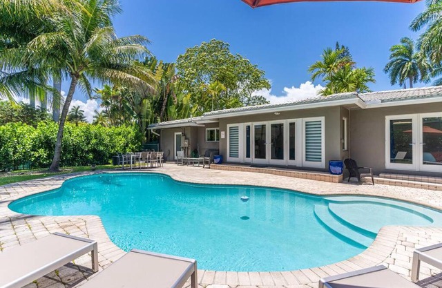 Luxury 3 Bedroom Home 5 minutes to Ocean with Heated Pool