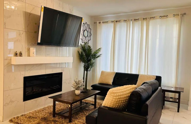 Luxury 3 Bedroom Home | Fireplace | 84” Pool Table| Air Conditioning| Garage