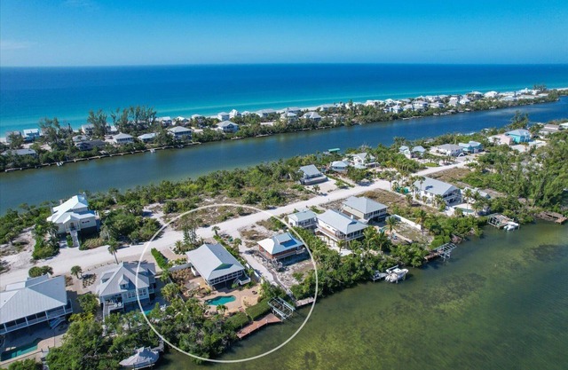 Luxury 3 bedroom pool home on Kettle Harbor!