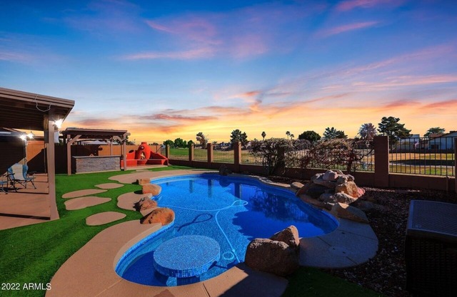 Luxury 3-br Home with Pool & Outdoor BBQ Area