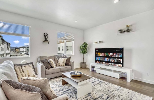 Luxury 3BR & 3BA w/WD Near Malls - 10 Mins Drive