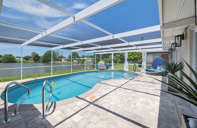 Luxury 3BR Home w/Heated Pool, Outdoor TV, Bikes & BBQ – Perfect for Families with Modern Kitchen!