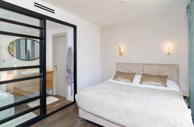 Luxury 3BR in Marina Complex By Barnes