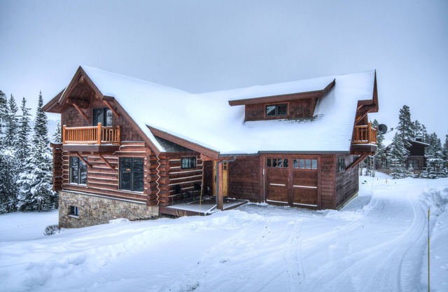 Luxury 5 Bdr/4 Bath Ski in/Ski Out Big Sky Cabin with Hot Tub