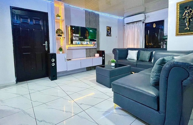 Luxury 5-bedroom apartment in Ikeja Lagos with Wi-Fi, Netflix & full AC comfort!
