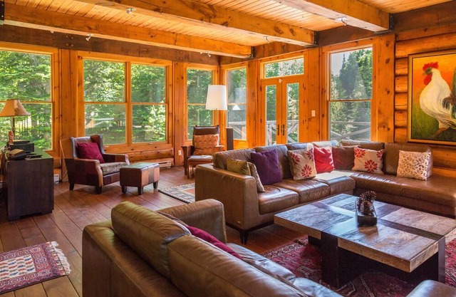Luxury 5 bedroom Cote Nord Log Cabin