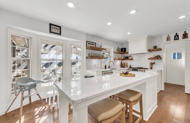 Luxury 5BDR w/King Beds, Outdoor Fireplace, Game Room and Pet Friendly Perks