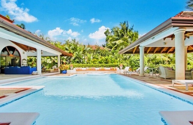Luxury 5BR Villa - Pool, Beach, Golf & Spa Retreat - Housekeeper Included