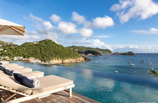 Luxury 6 Bed Villa JUNE with Pool, Gym and Cinema!