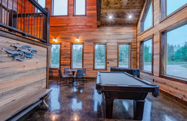 Luxury 6+ Bedroom cabin on Year around creek, near Broken Bow Lake.