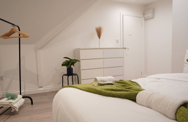 Luxury Apartment - free parking & superfast wifi