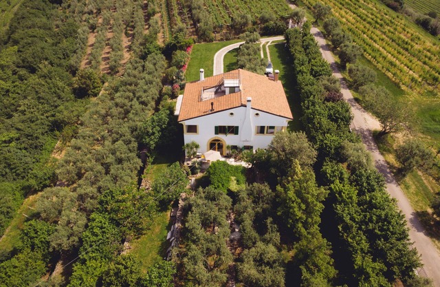 Luxury apartment in historic villa, garden +6,000sqm, view, privacy