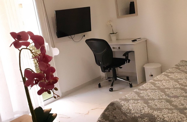 Luxury apartment near metro