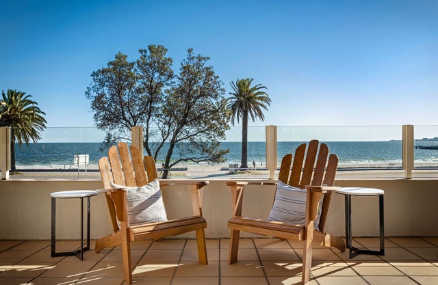 Luxury apartment with spectacular bay views