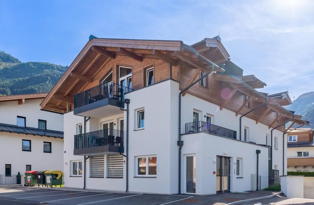 Luxury Apartment with a garden near the glacier