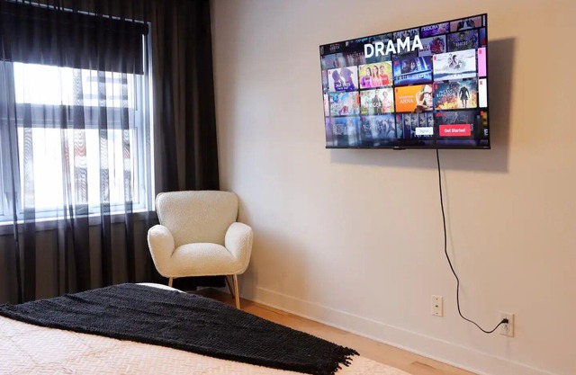 Luxury Artist Condo In Pointe-Sainte-Charlesnn