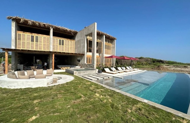 Luxury Beachfront Villa in Puerto Escondido - Casa Entremuros